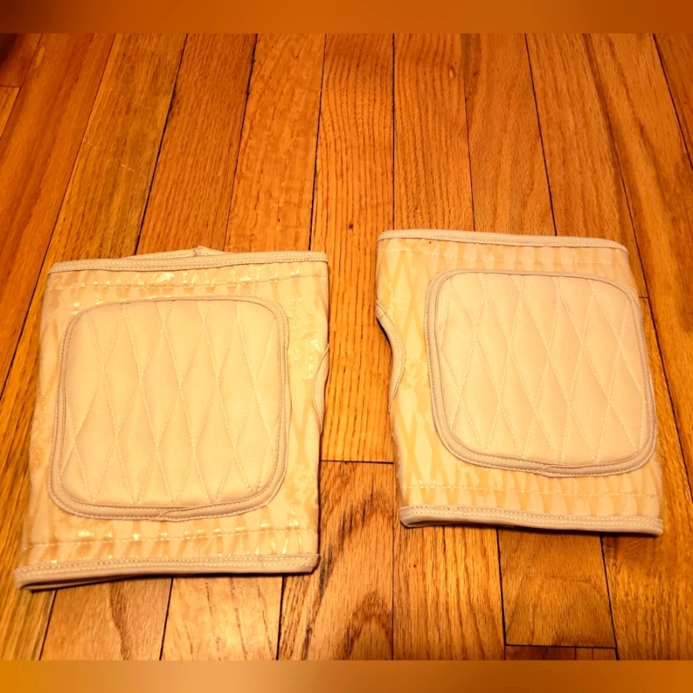 Super Fly Honey Nude Knee Pads NWT